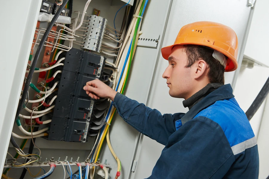 Signs Your Commercial Property Needs An Electrical Inspection in Rosharon, TX